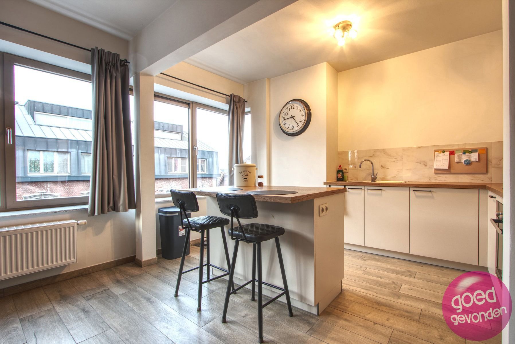 App 2 slk - lift - balkon - volledig vernieuwd - centraal foto 7