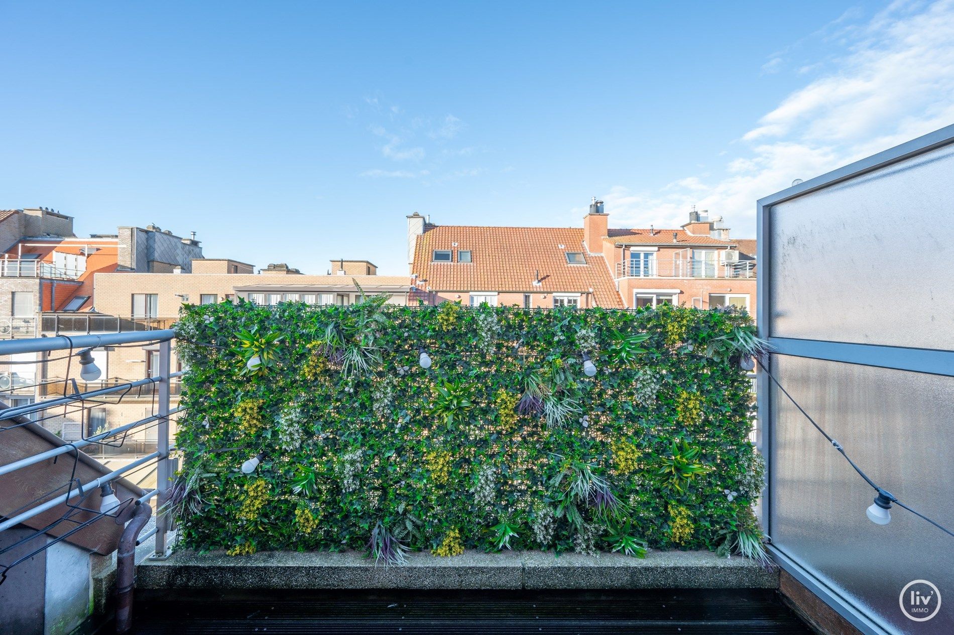 Ruim appartement met 3 slaapkamers en 2 badkamers in Knokke met open zicht in de straat.  foto 11