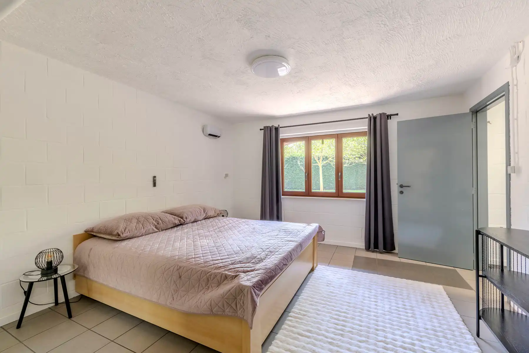 Ruim landhuis op ca. 3010 m² grond met ca. 736 m² bew.opp. foto 33