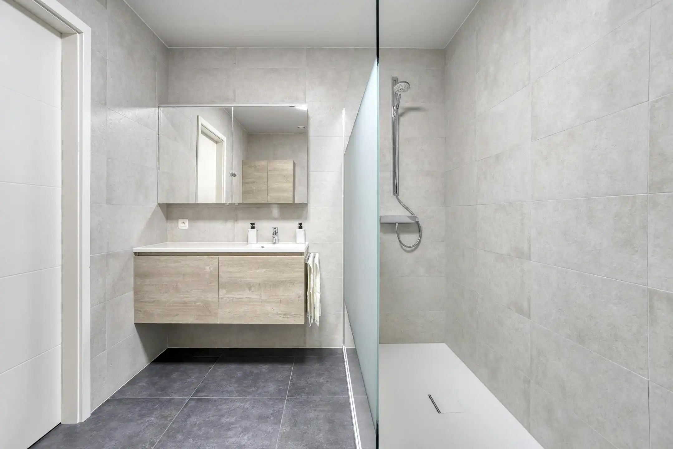 Appartement met 3 slaapkamers, garage en autostaanplaats te koop in Waarschoot foto 18