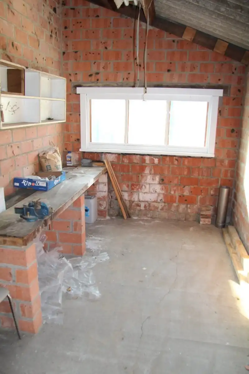 Woning met 2 slaapkamers, stalling en diepe tuin foto 12