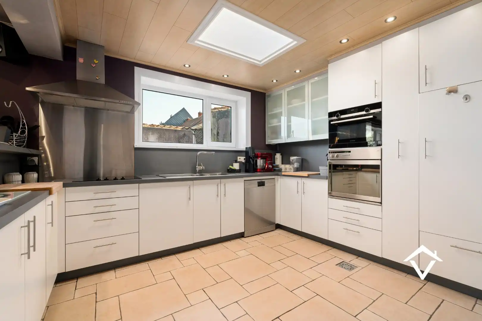 Zeer grote woning te koop in het centrum van Eernegem foto 7