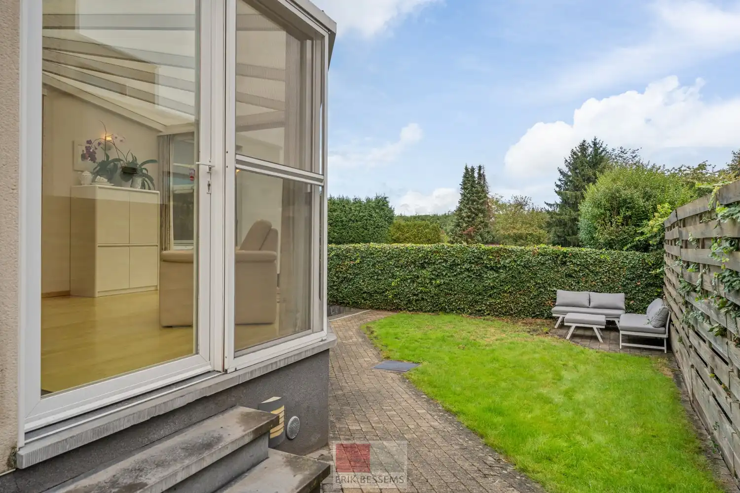 Charmante, op te frissen woning met 4 slaapkamers en inpandige garage. foto 33