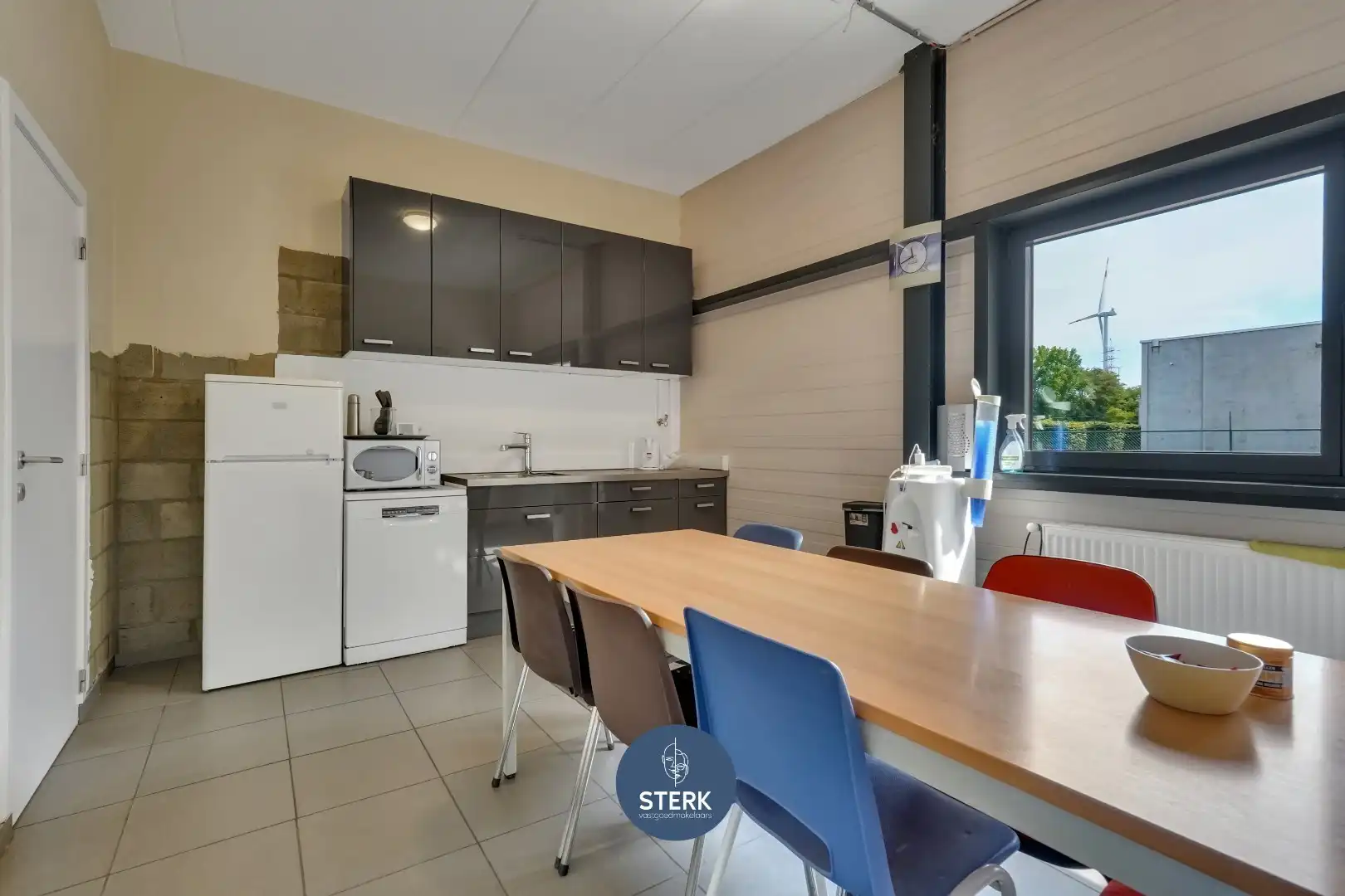 VEELZIJDIG INDUSTRIEPAND MET INSTAPKLAAR APPARTEMENT TE MAASMECHELEN ! foto 12