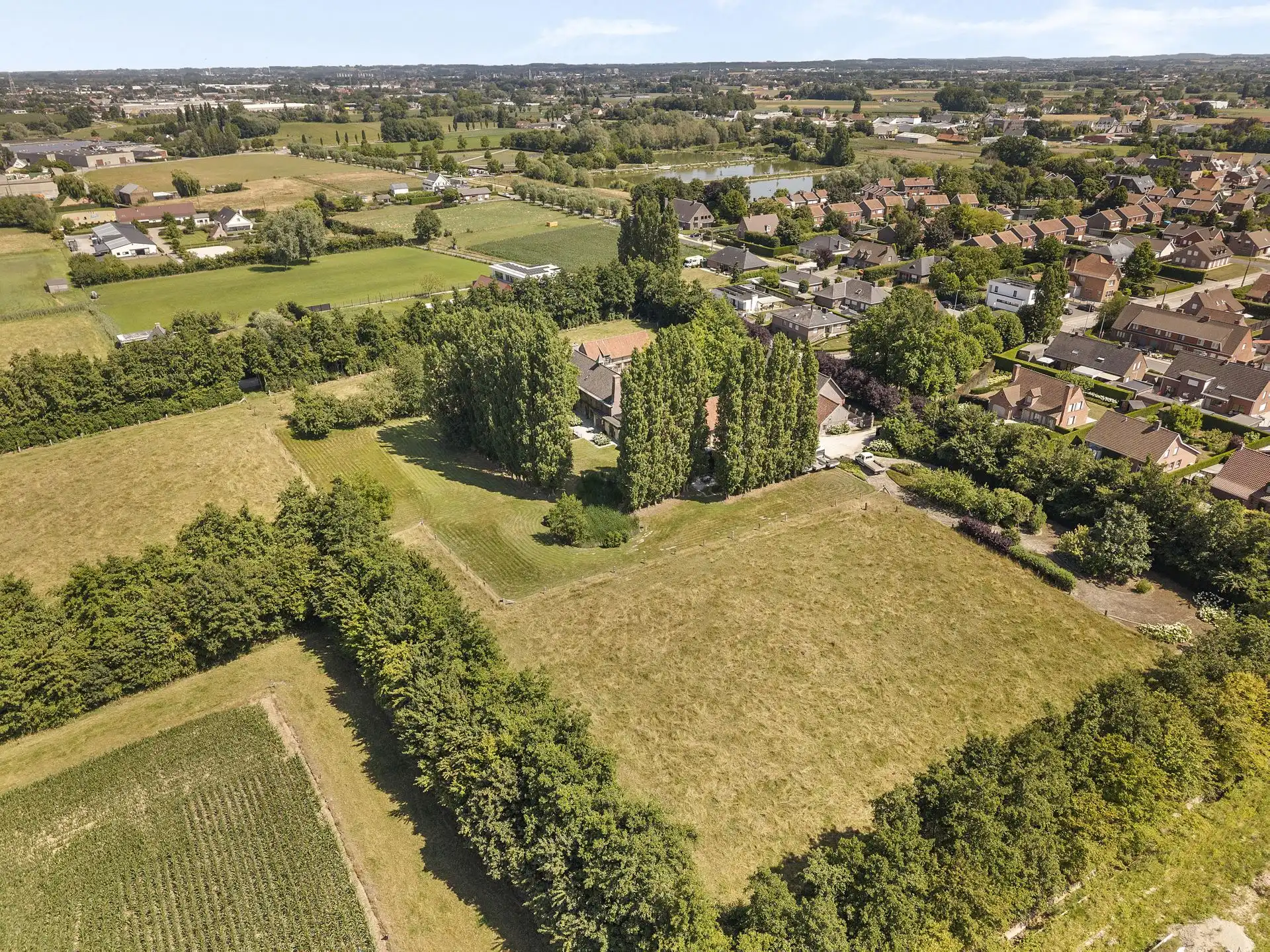 Unieke vierkantshoeve met enorm veel potentieel! foto 35