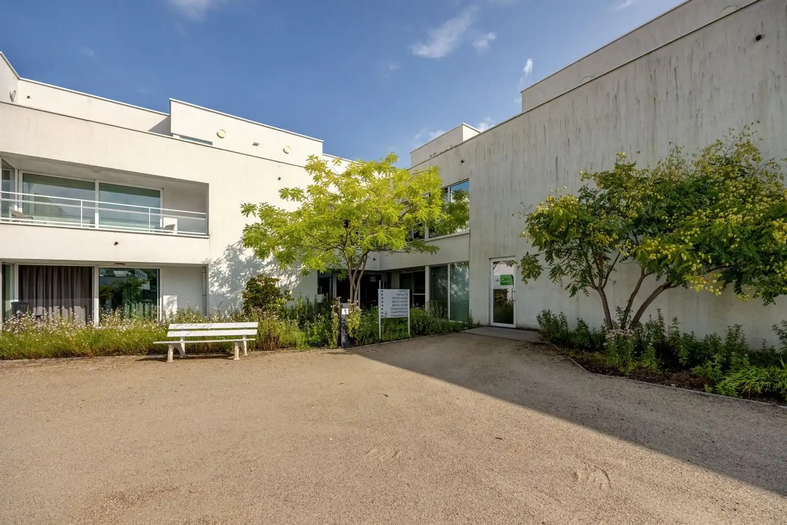 Instapklare en lichtrijke assistentieflat met kelderberging foto 12