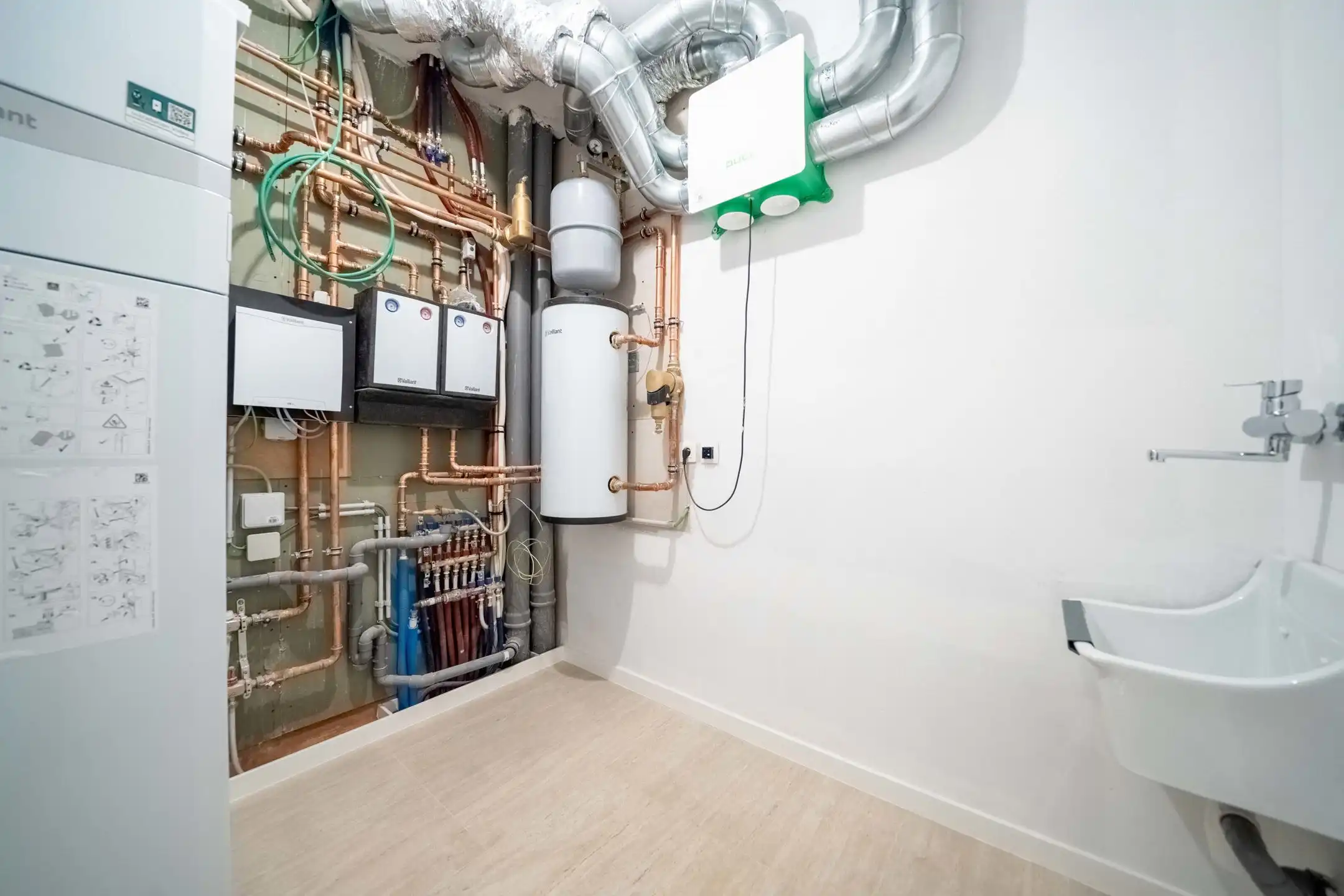 Hoogwaardig afgewerkte vernieuwbouwwoning in rustig straatje foto 18
