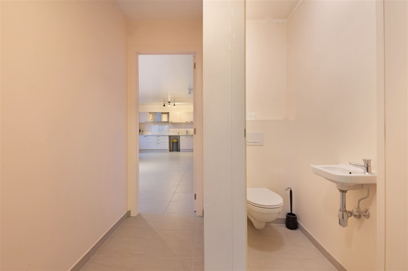 Instapklaar appartement op topligging te Wetteren! foto 5