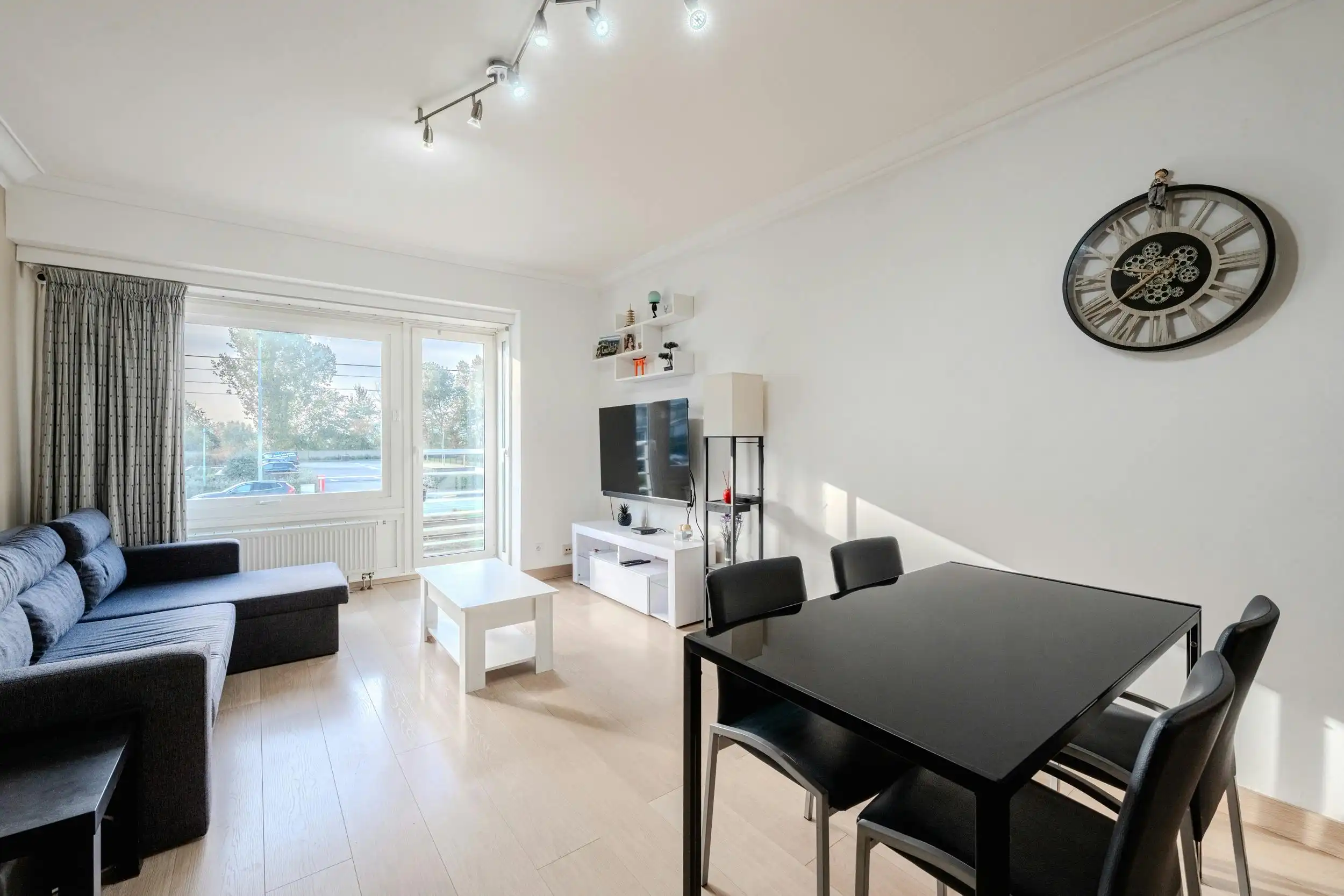 Instapklaar 1-slaapkamer appartement vlakbij zee te Oostende foto {{pictureIndex}}