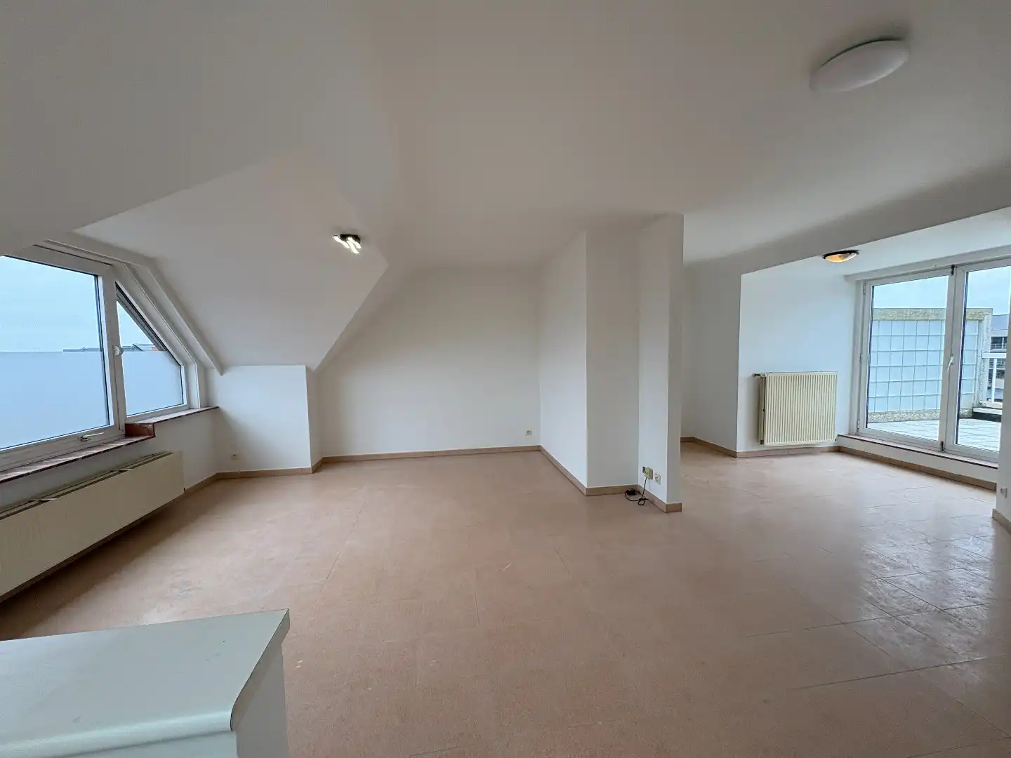 Ruime studio met groot terras en garagebox!  foto 2