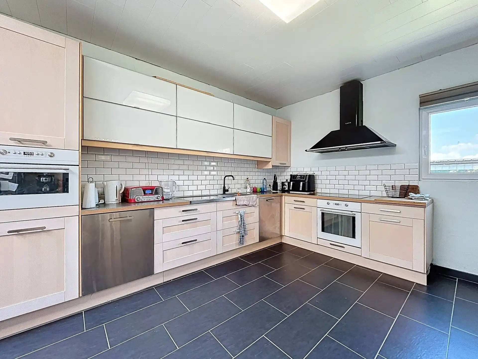 open bebouwing met 4 slaapkamers en 2 badkamers op toplocatie op perceel van 746m². foto 4