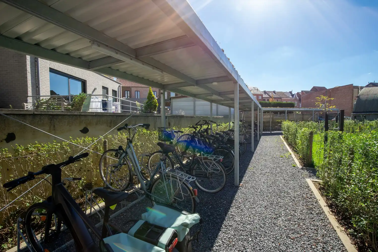 Energiezuinig dakappartement met 1 slaapkamer, aparte dressing/bureau, terras en ondergrondse staanplaats in Residentie Luster foto 21
