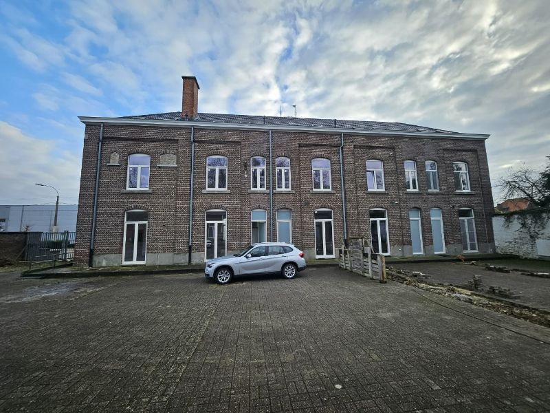 Gerenoveerde woning met garage foto 2