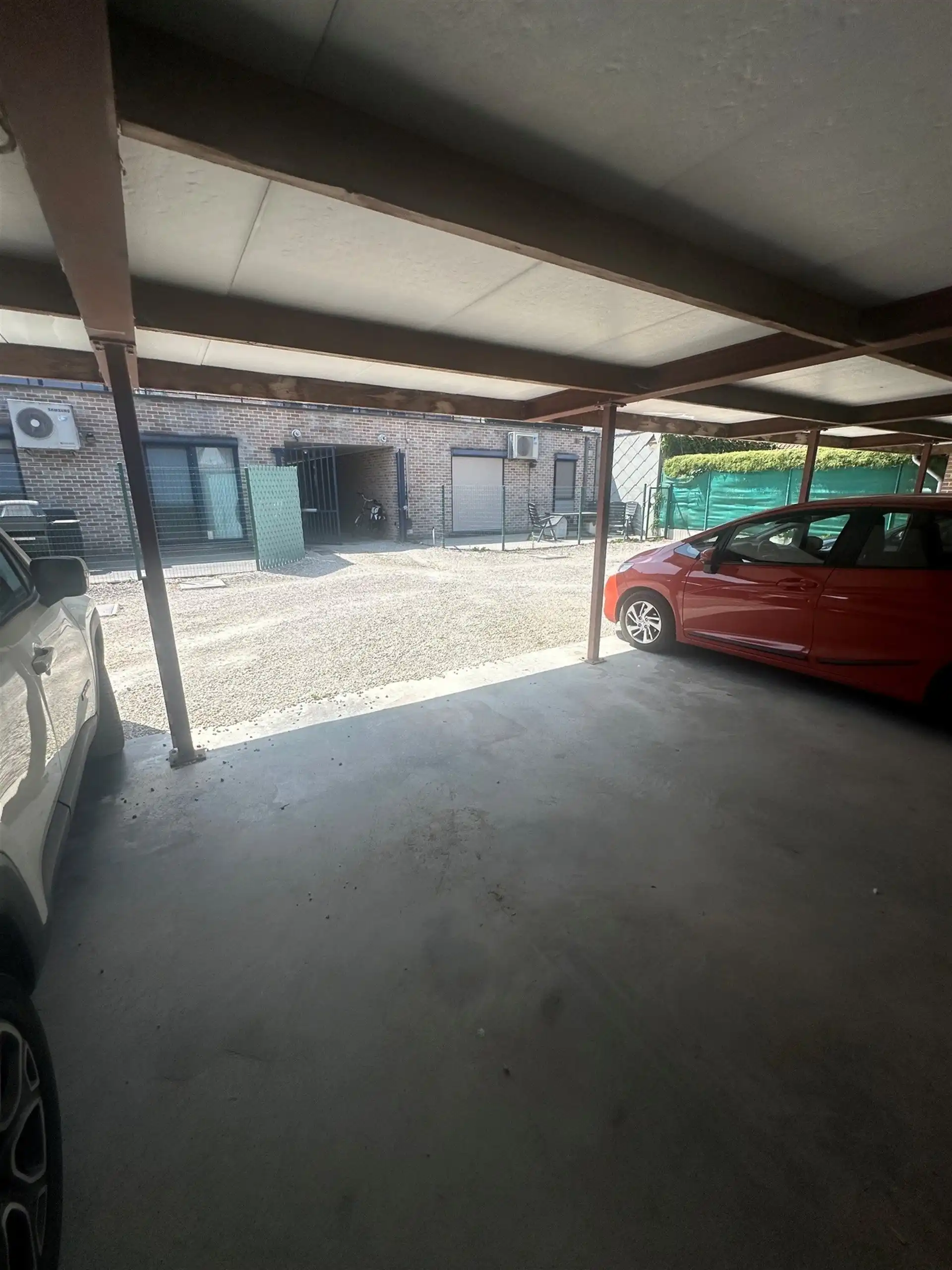 Rustig gelegen duplex appartement met carport foto 13