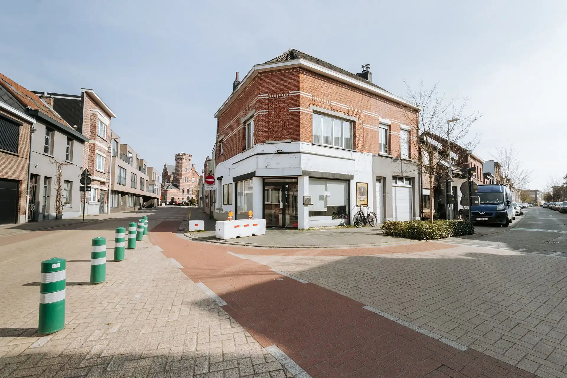 Uitstekend gelegen commercieel pand te Schoten foto 3