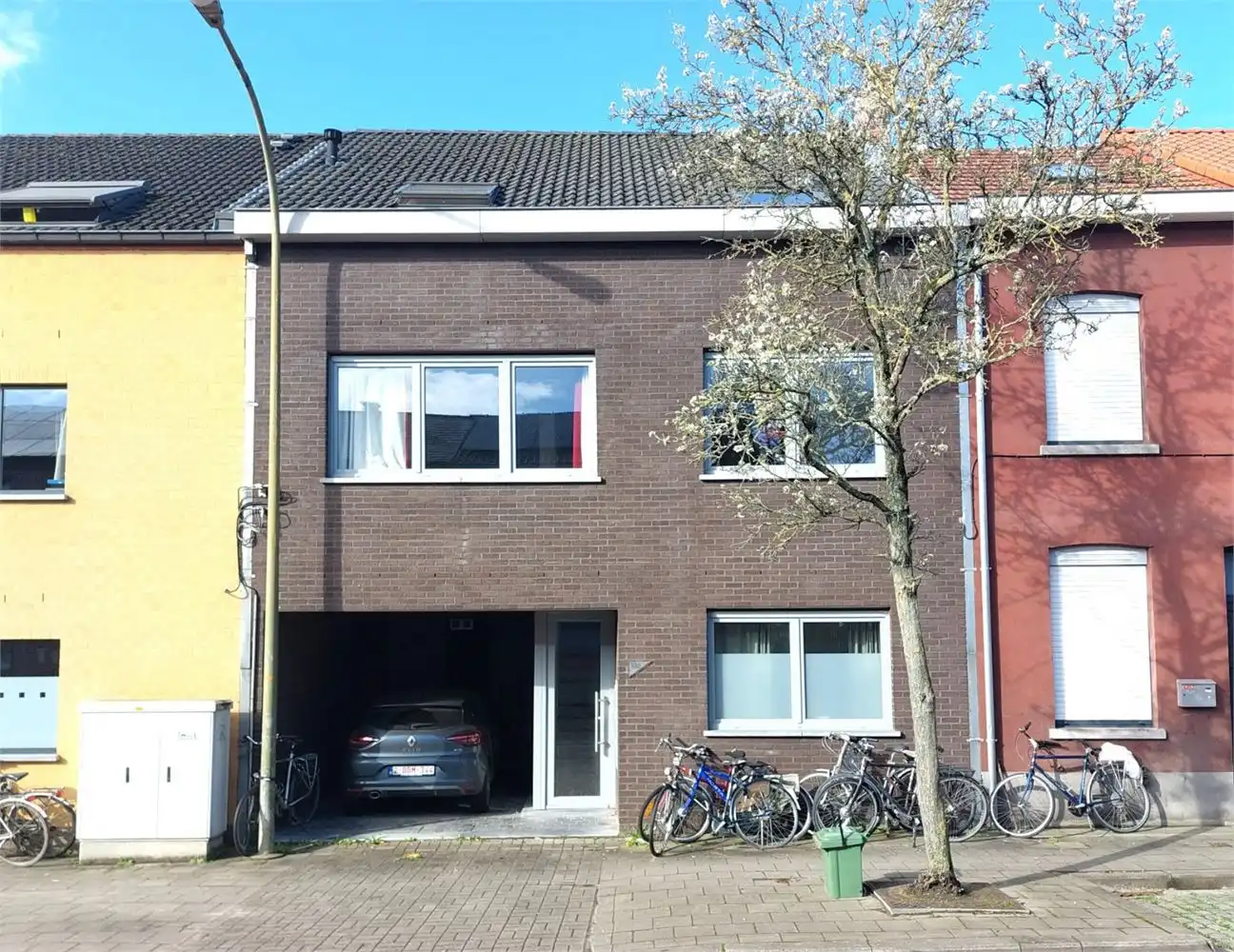 Prachtig duplex appartement / 2 slkms / terras / stadsrand foto {{pictureIndex}}