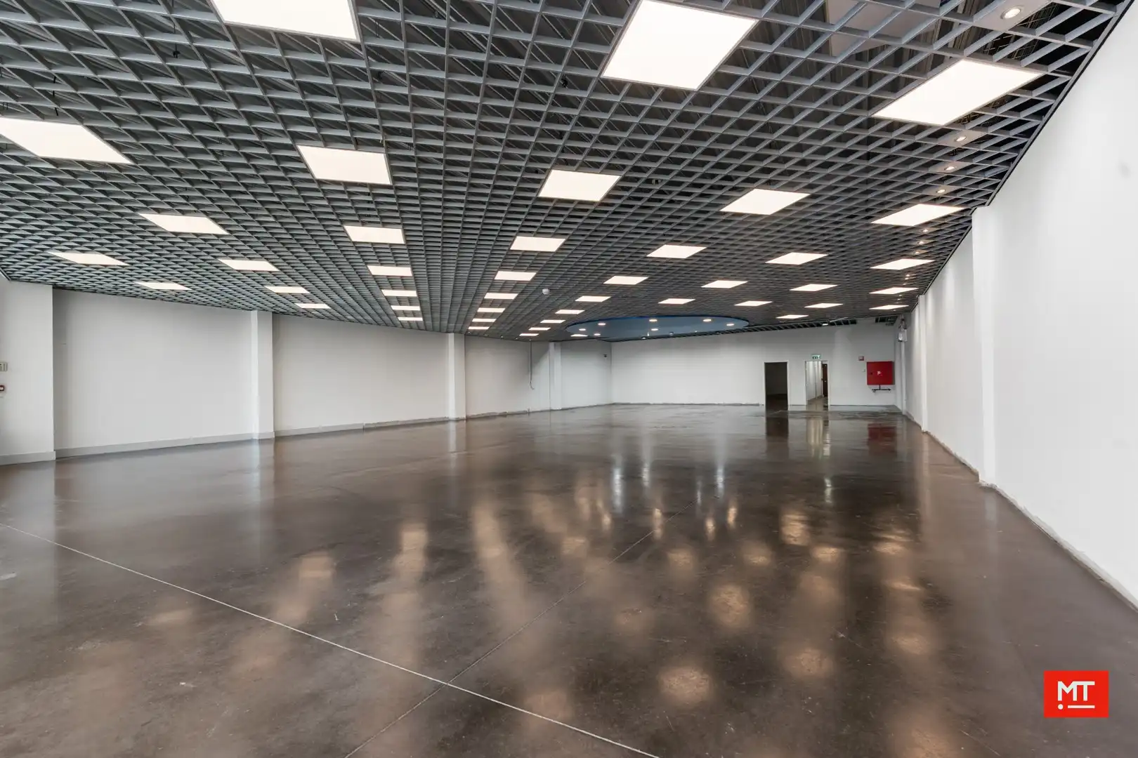 Baanwinkel te huur in het Mammoet Center te Roeselare foto 3