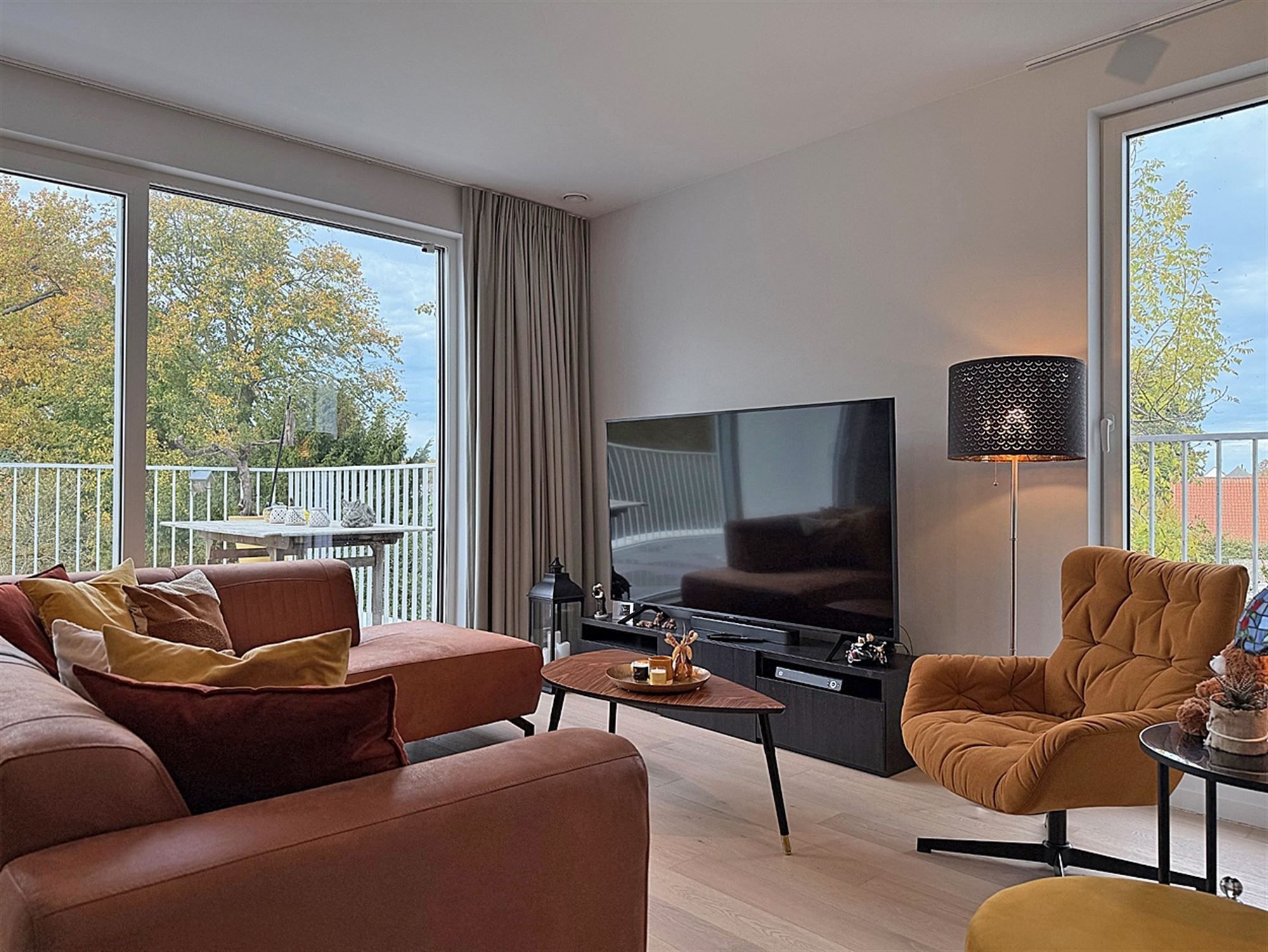 Instapklaar APPARTEMENT met 1 slaapkamer, bureau (of slaapkamer 2), terras, garage & staanplaats  foto 3