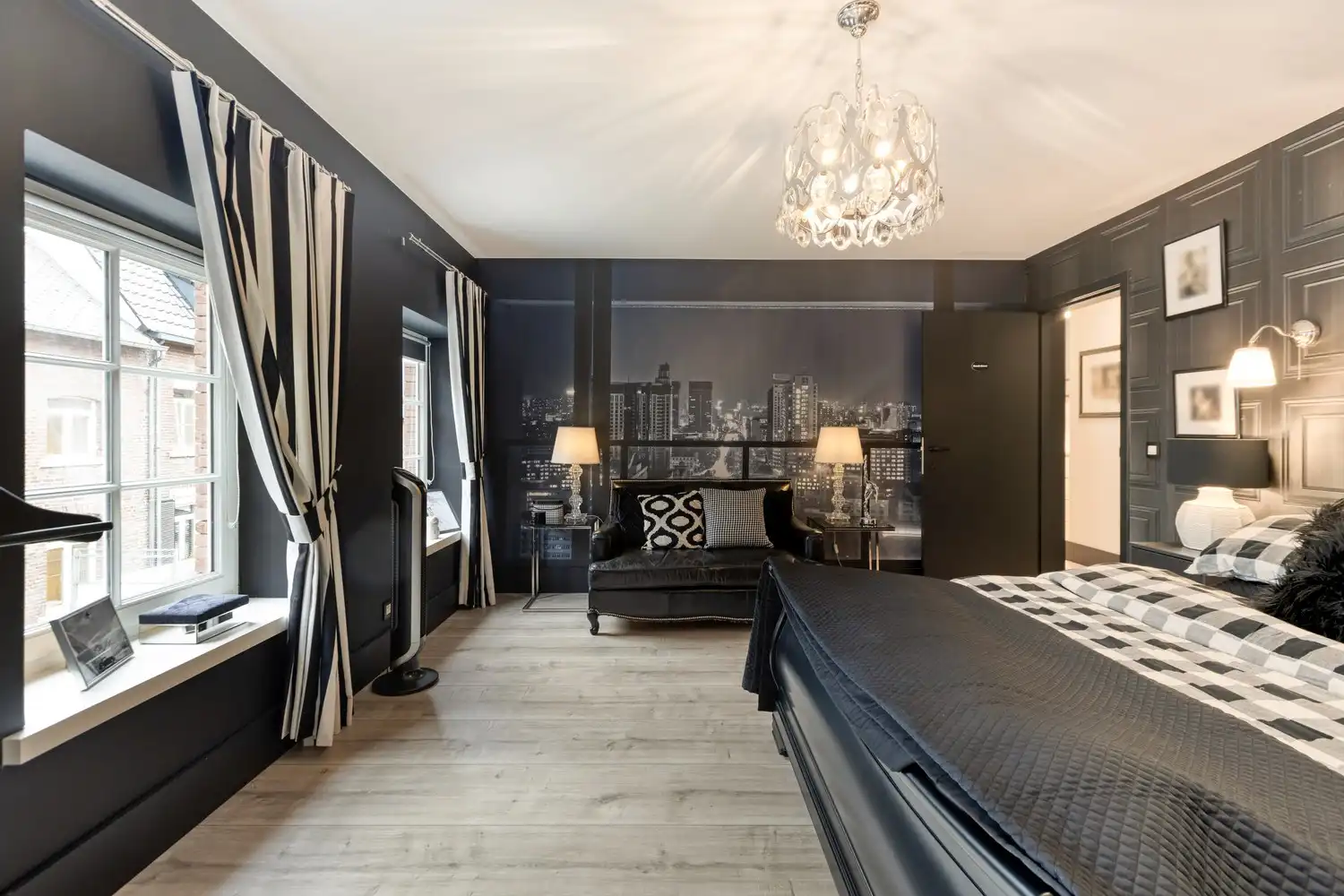 Karaktervolle woonst met indrukwekkend interieur in hartje Oud-Rekem! foto 25