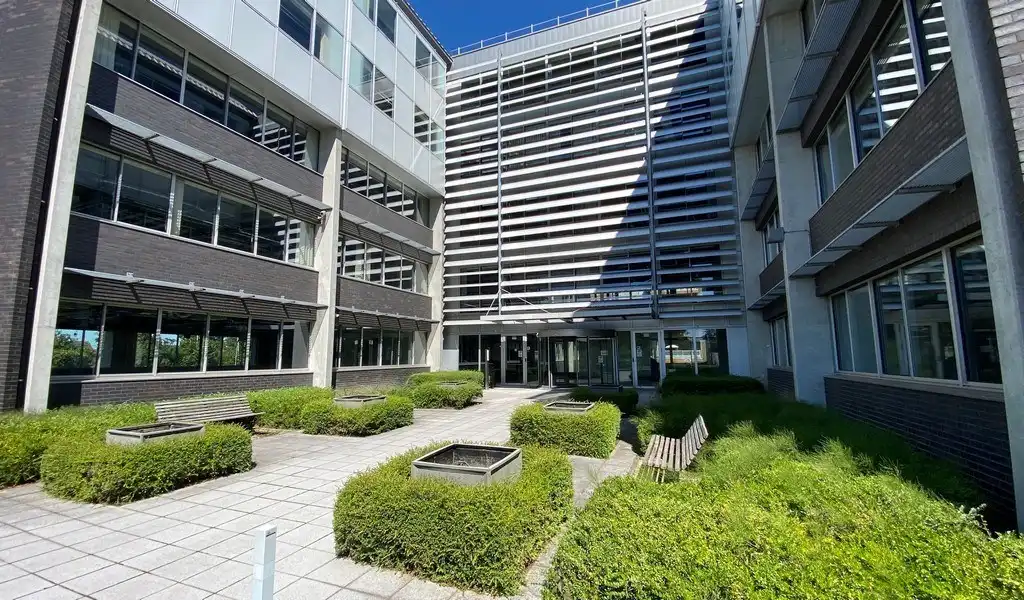 Gerenoveerde energiezuinige kantoren in Axxes Business Park foto 2