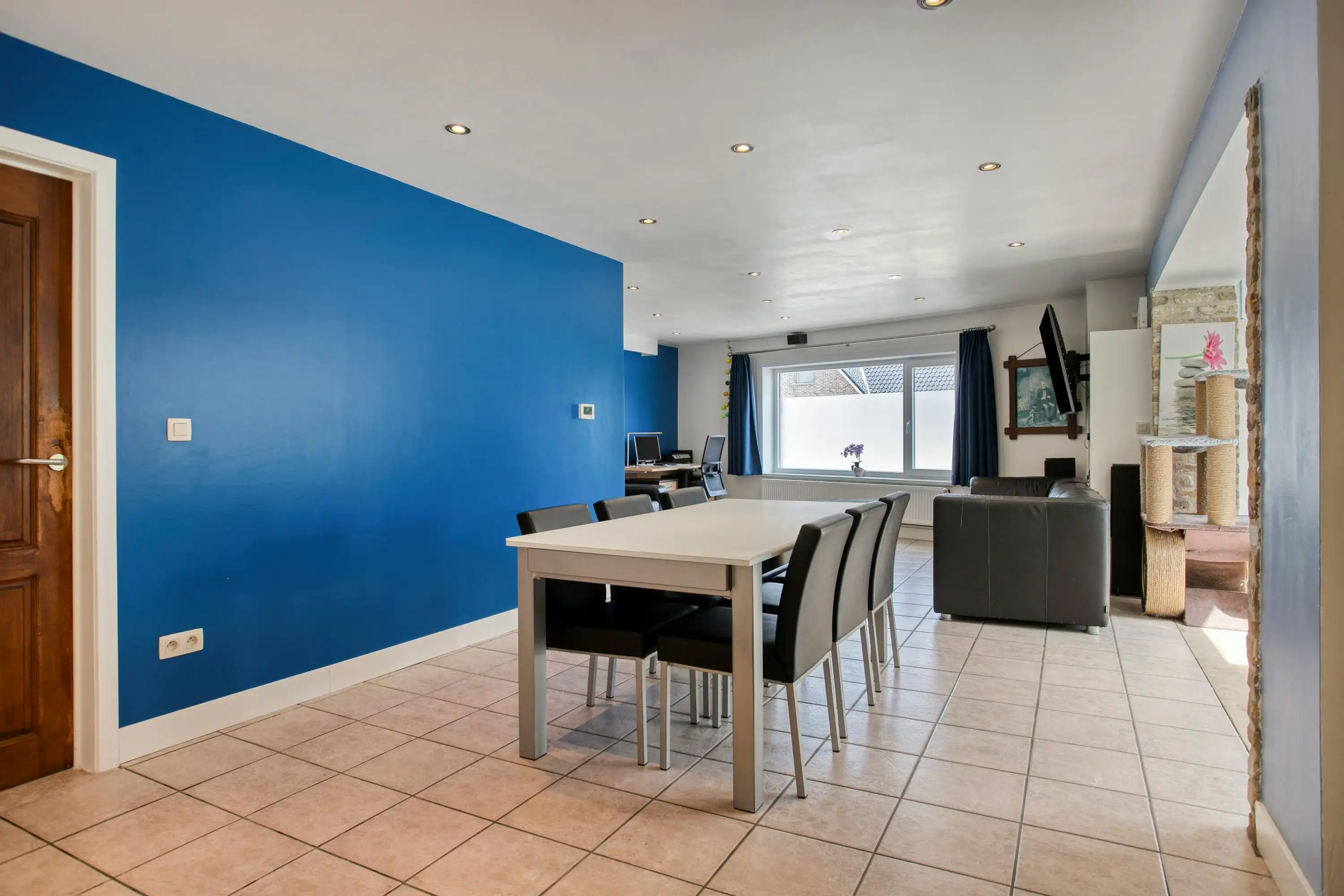 Ruime woning te koop met atelier, garage en vier slaapkamers foto 5