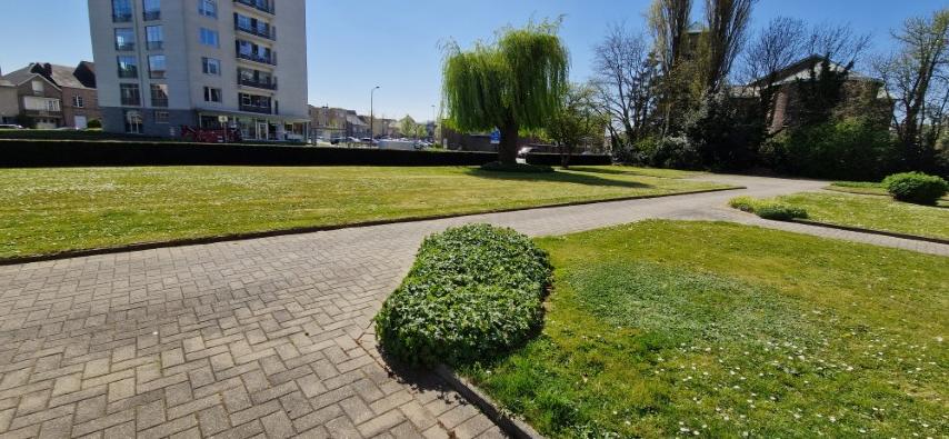 Volledig vernieuwd APPARTEMENT op de 4de verdieping met 2 slaapkamers, ondergrondse kelder en garage in het hoofdgebouw foto 39