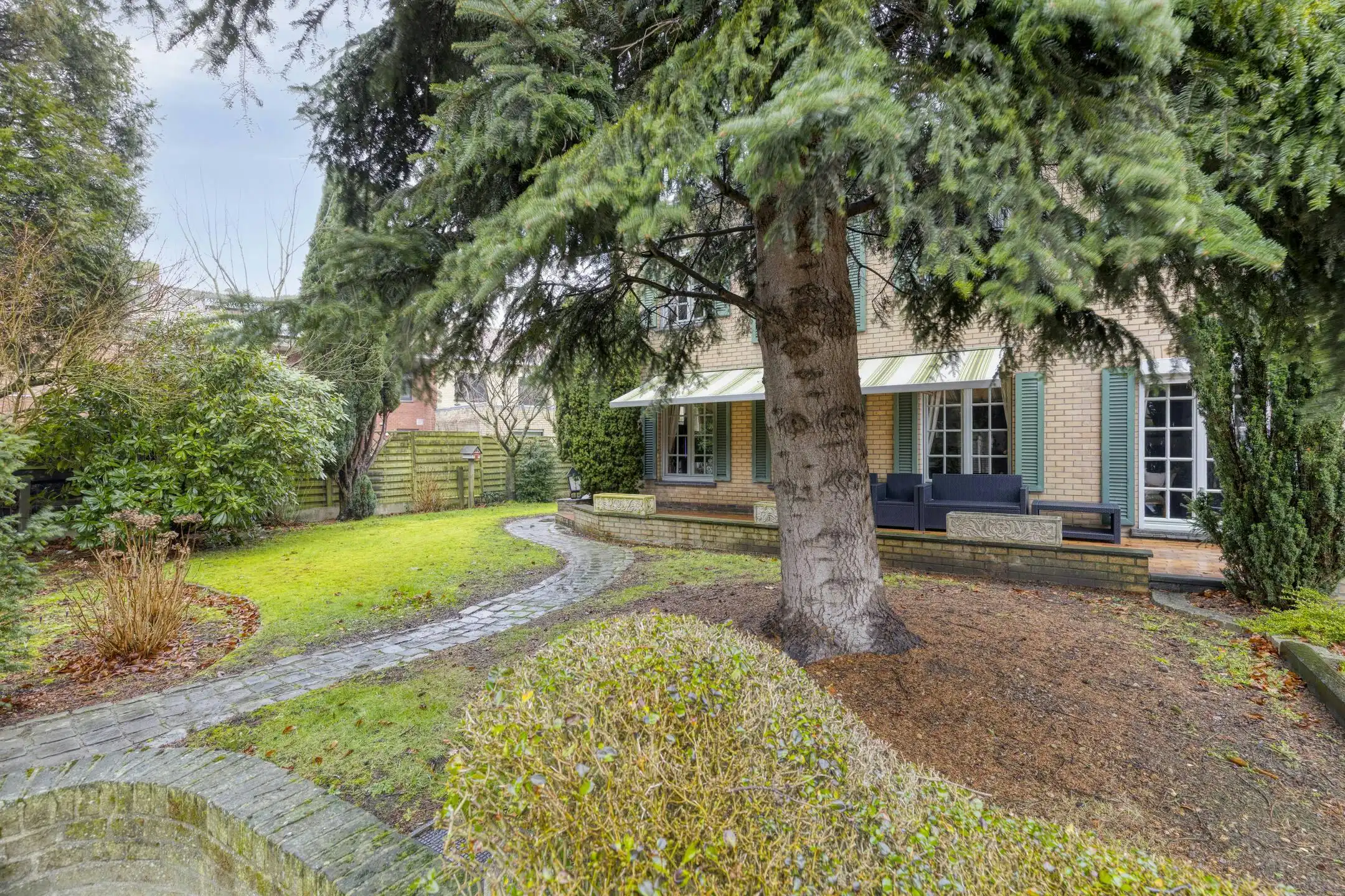 Halfopen bebouwing (4 slpk) te Sint-Andries in doodlopend straat  foto 19