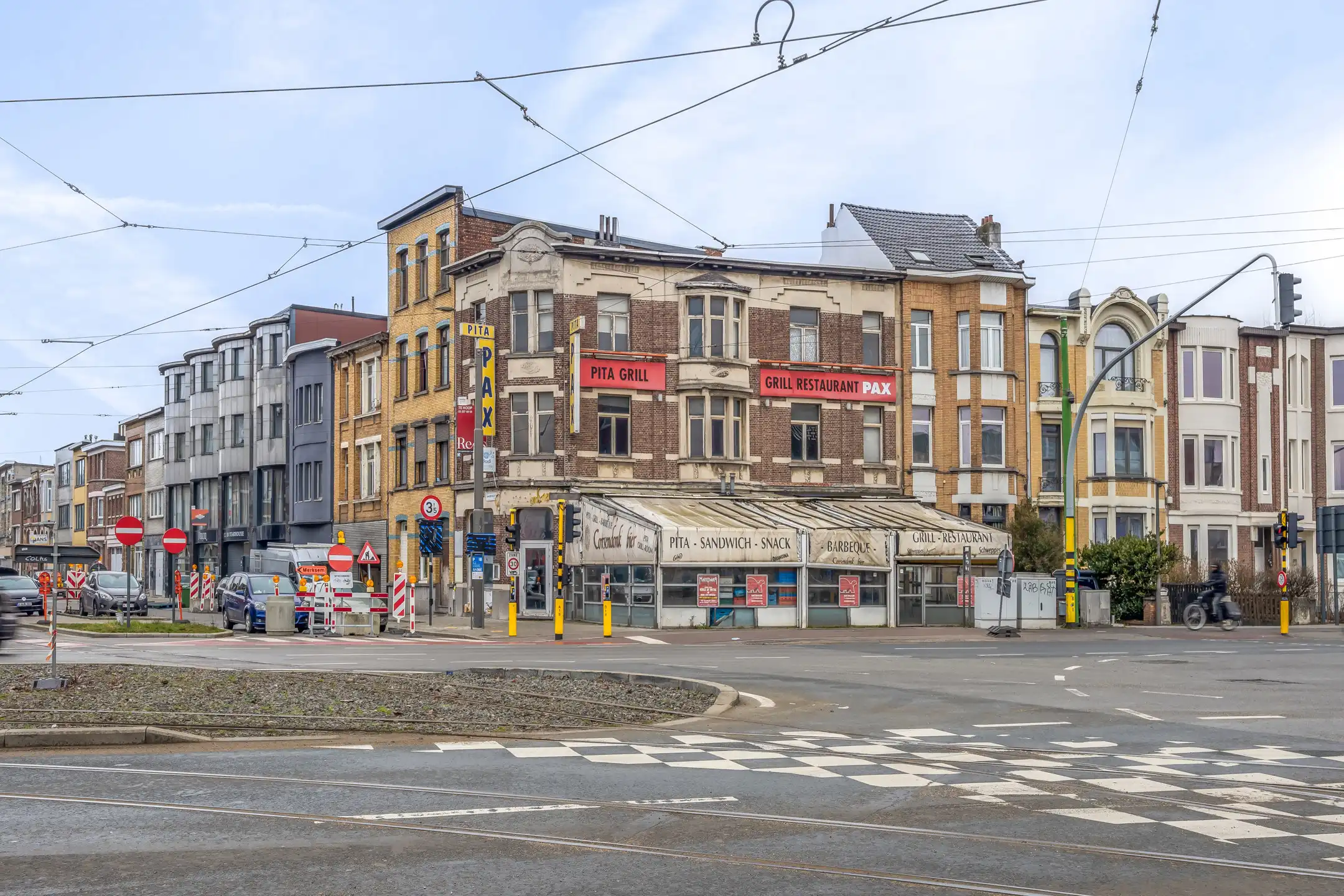 Handelspand +te renoveren appartement op centrale ligging  foto 4