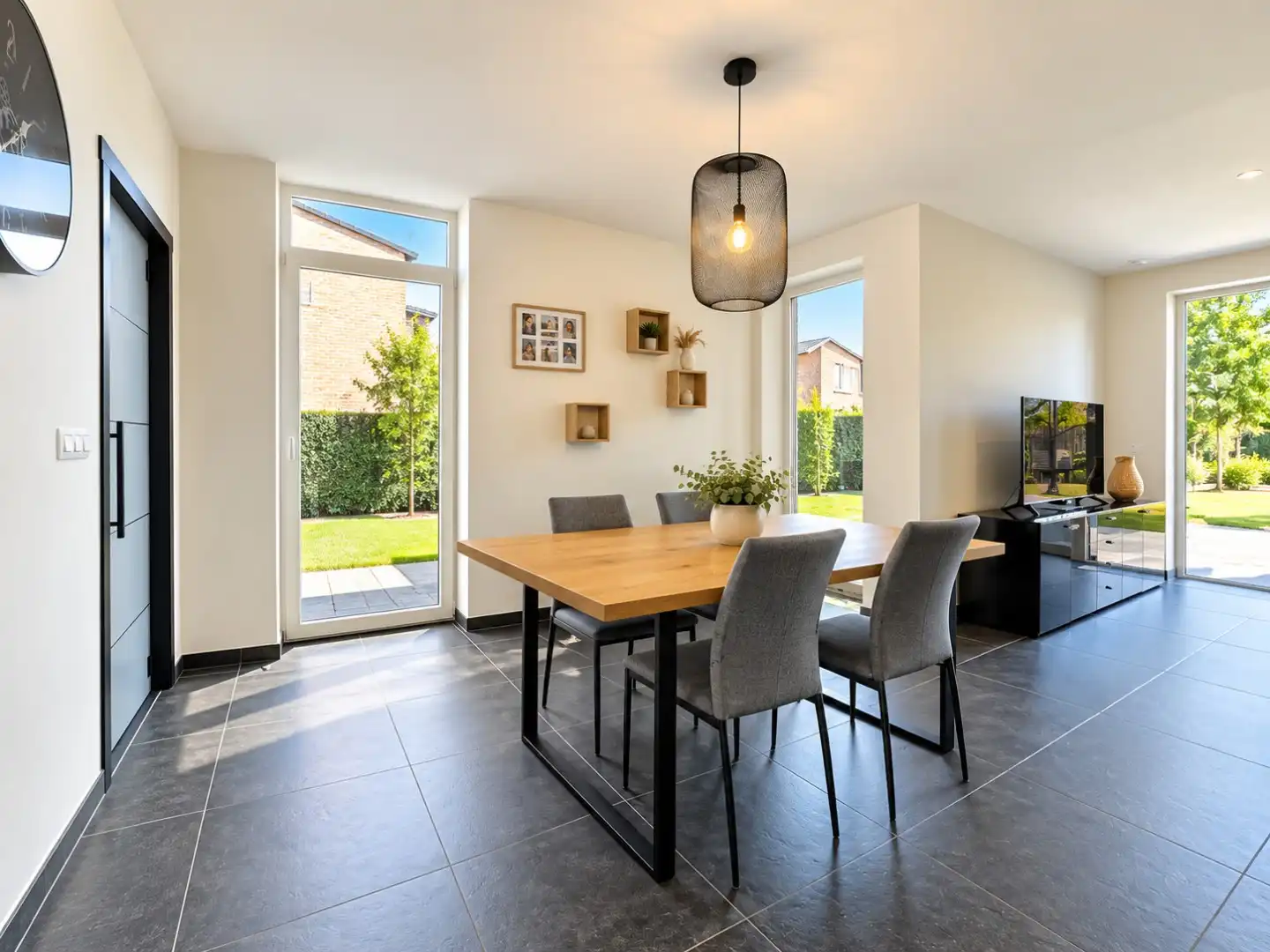 Moderne gezinswoning met drie slaapkamers en energiezuinige afwerking foto 4