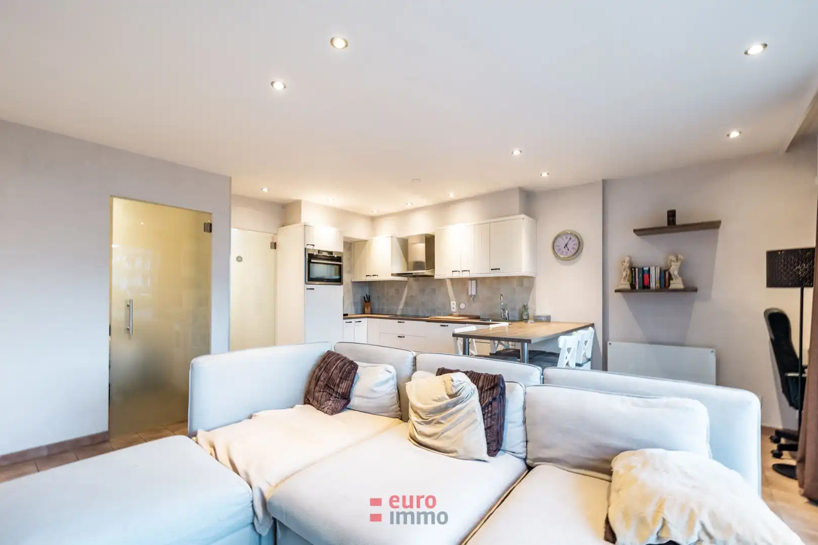 Zuidgerichte studio met slaaphoek & extra groot terras! foto 5