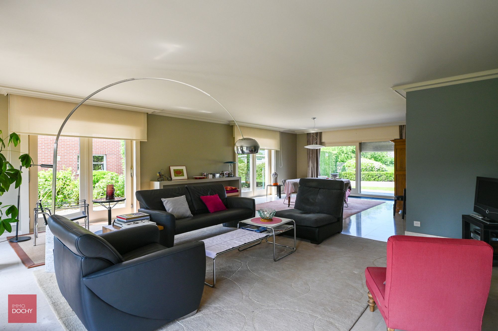 Zeer goed onderhouden villa op 2.241m² foto 13