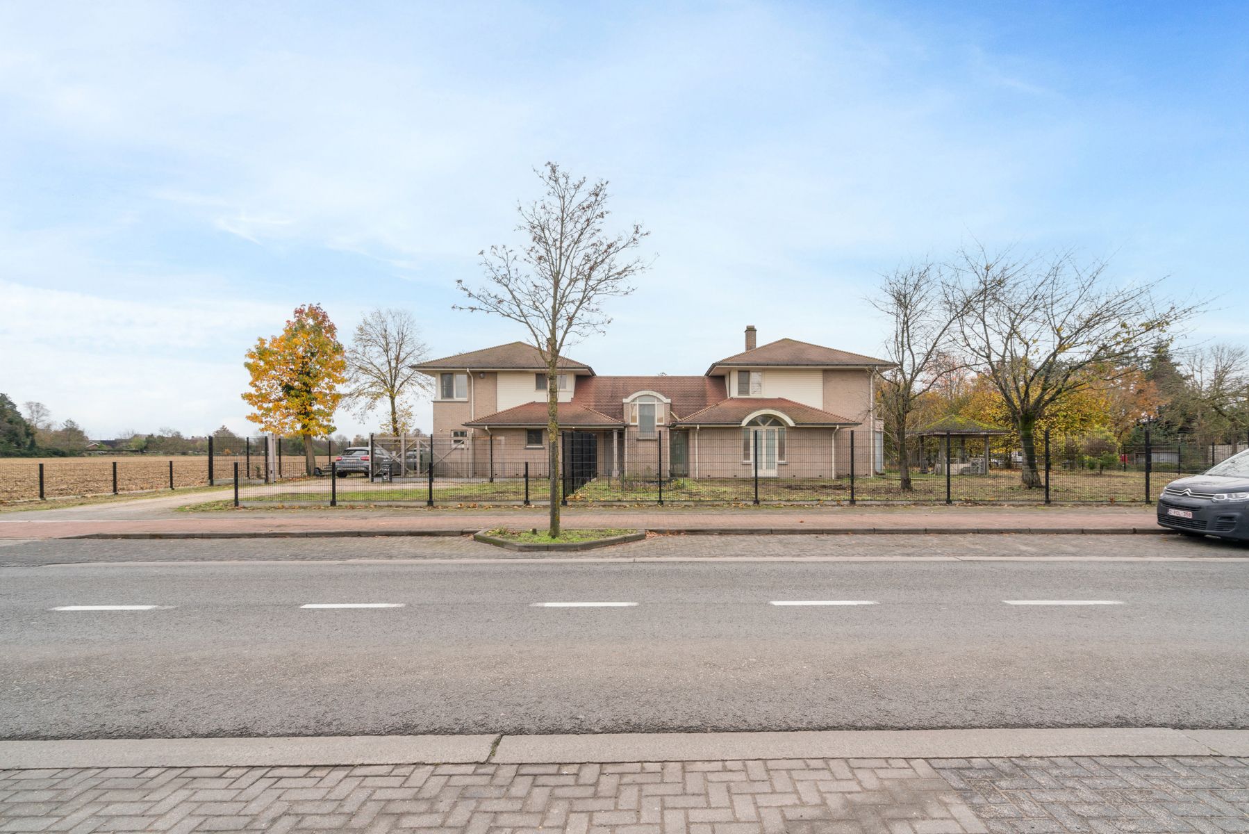 Exclusieve villa op perceel van 2526 m² foto {{pictureIndex}}