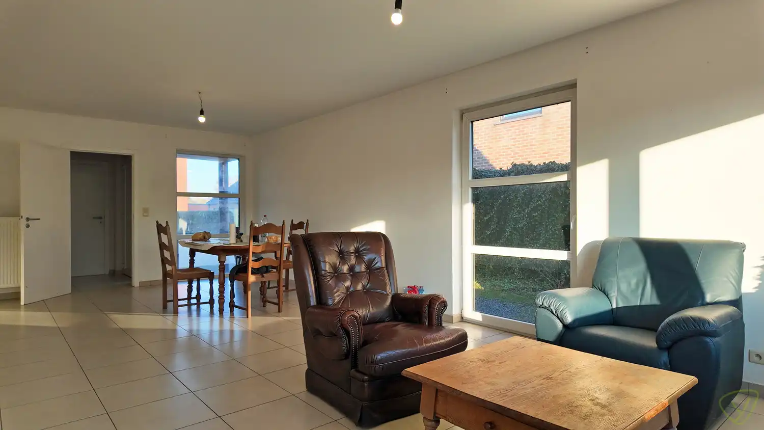 Moderne en gezellige gezinswoning gelegen te Adegem! foto 3