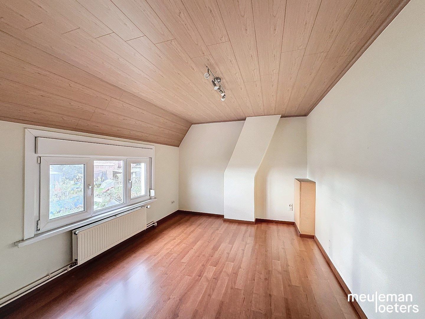 Te renoveren woning op ruim perceel foto 10