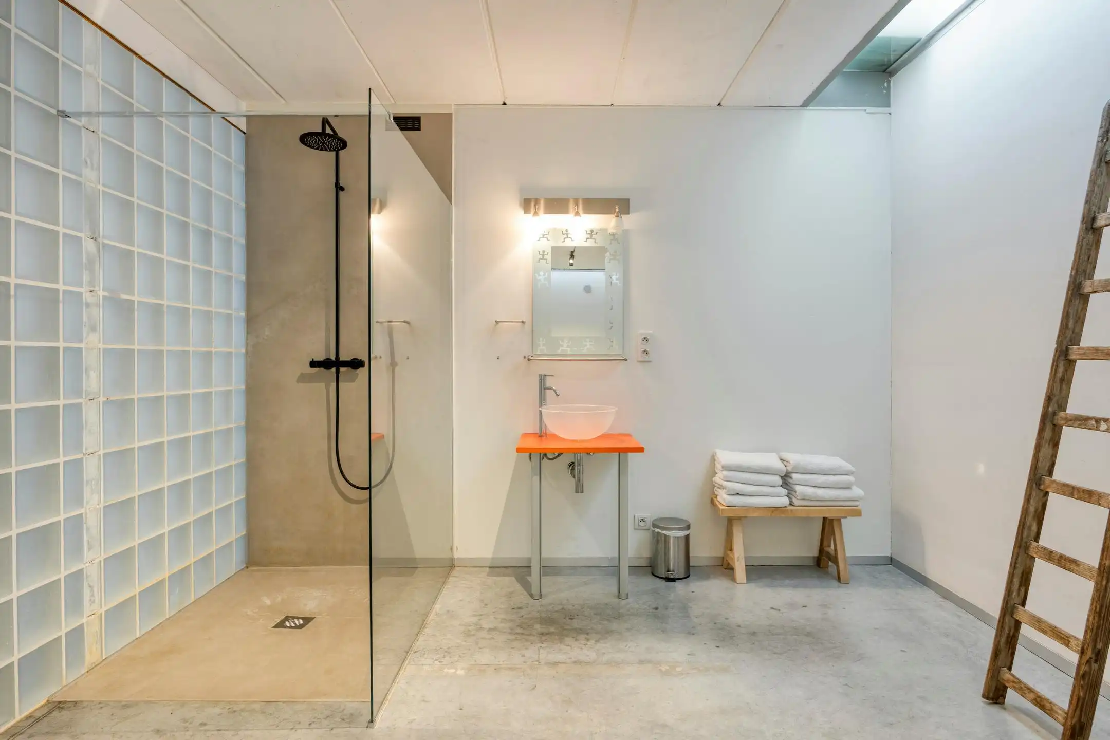 Unieke loft met binnentuin en parking te Sint-Kruis (Brugge) foto 14