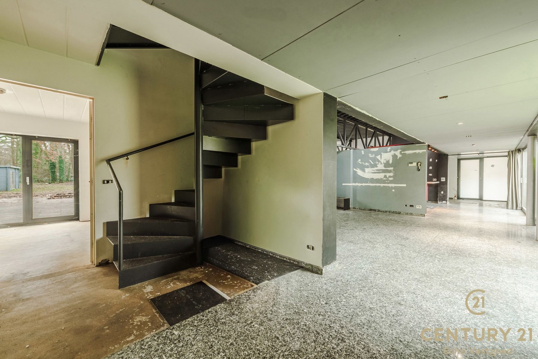 Unieke te renoveren villa in villawijk “De Lint” foto 22