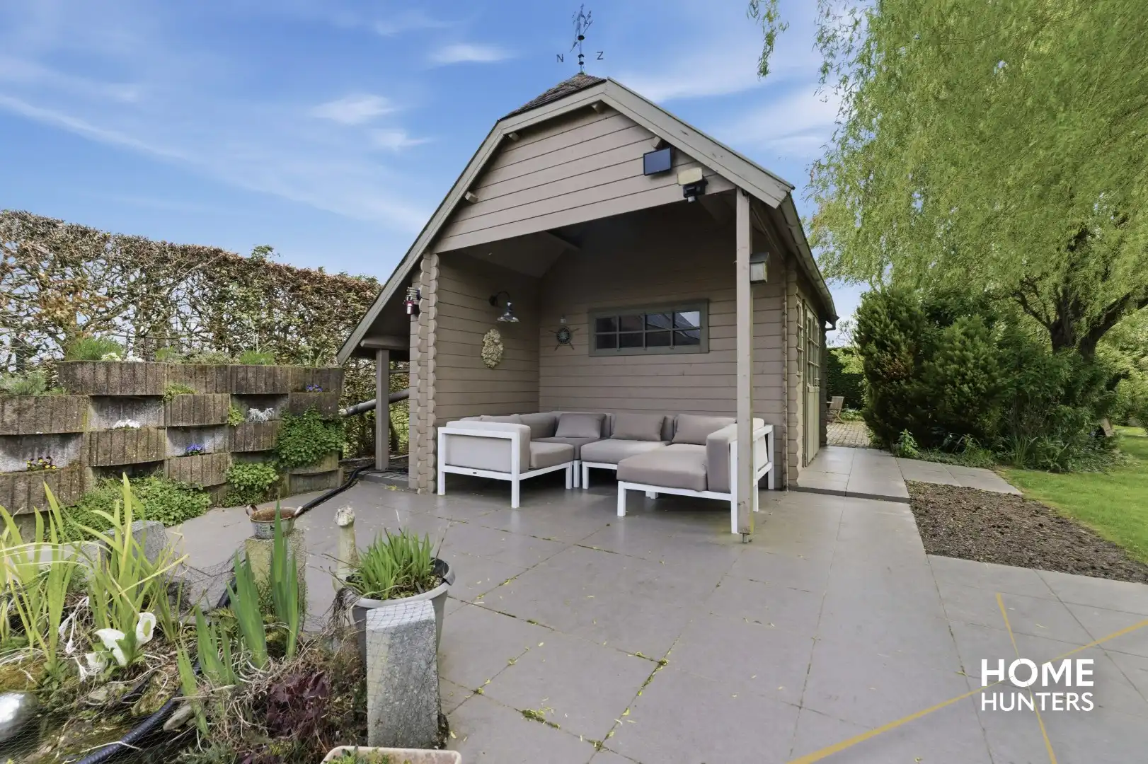 Instapklare villa met 5 slaapkamers, een ruime garage en een prachtige tuin te Dikkebus foto 39