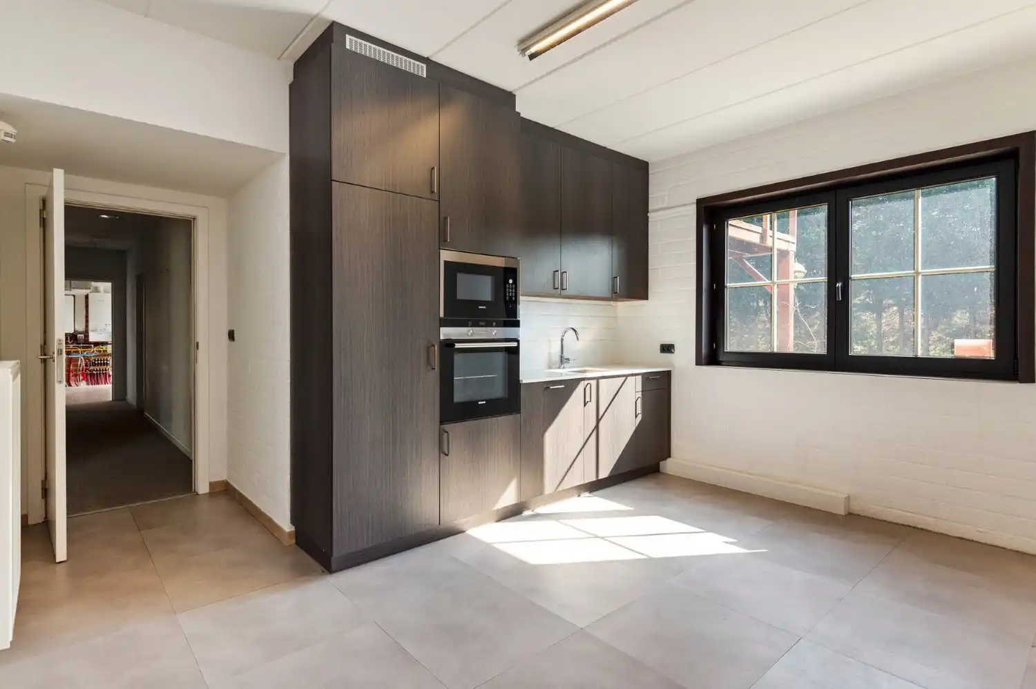 KANTOOR (489 m²) MET PARKING OP STRATEGISCHE LIGGING! foto 18