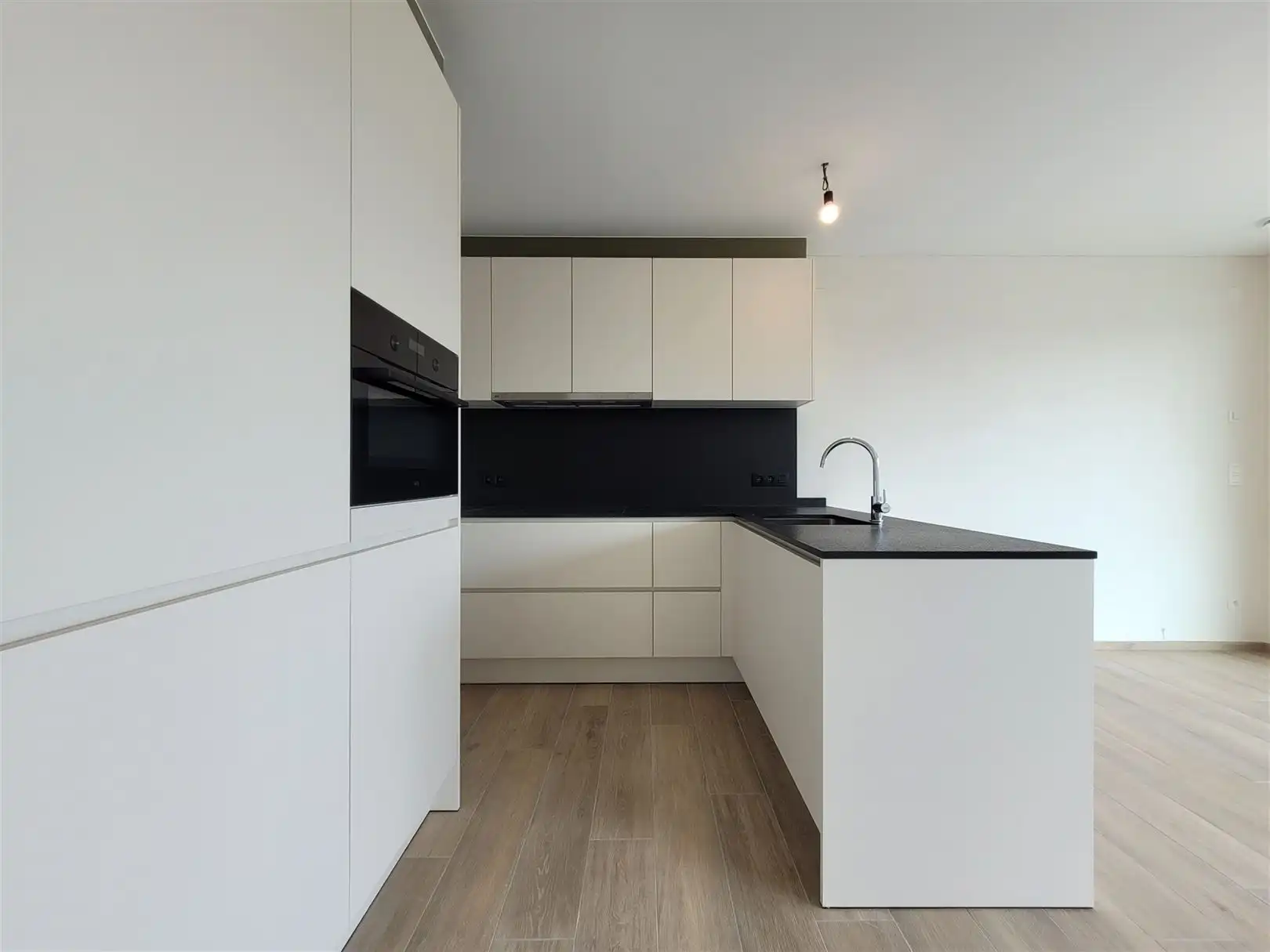 Ongemeubeld nieuwbouwappartement met 2 slaapkamers foto 2