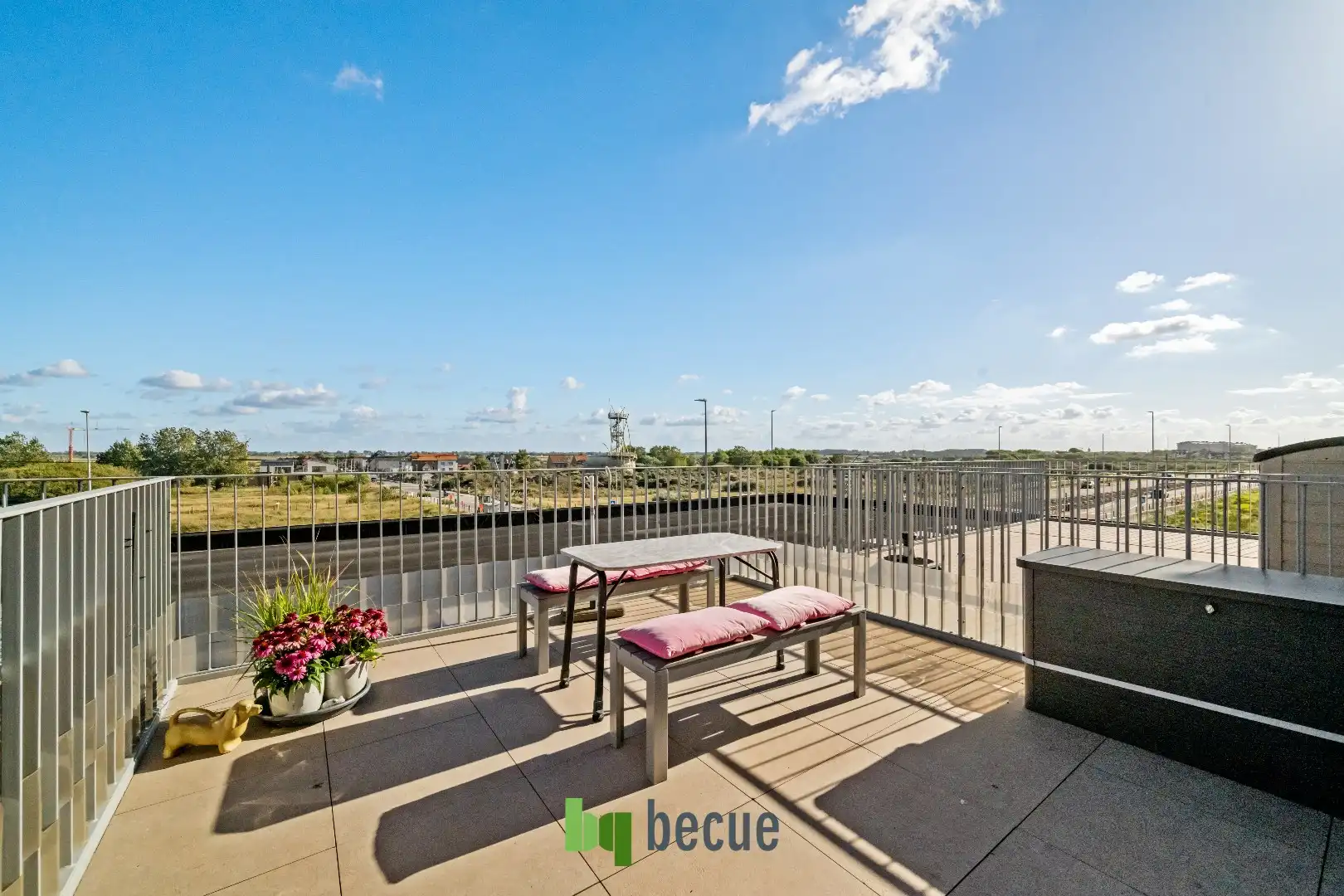 Studio met ruim zonnig terras van 16m², duinenzicht alsook zicht op de Rotonde en zee! foto 15