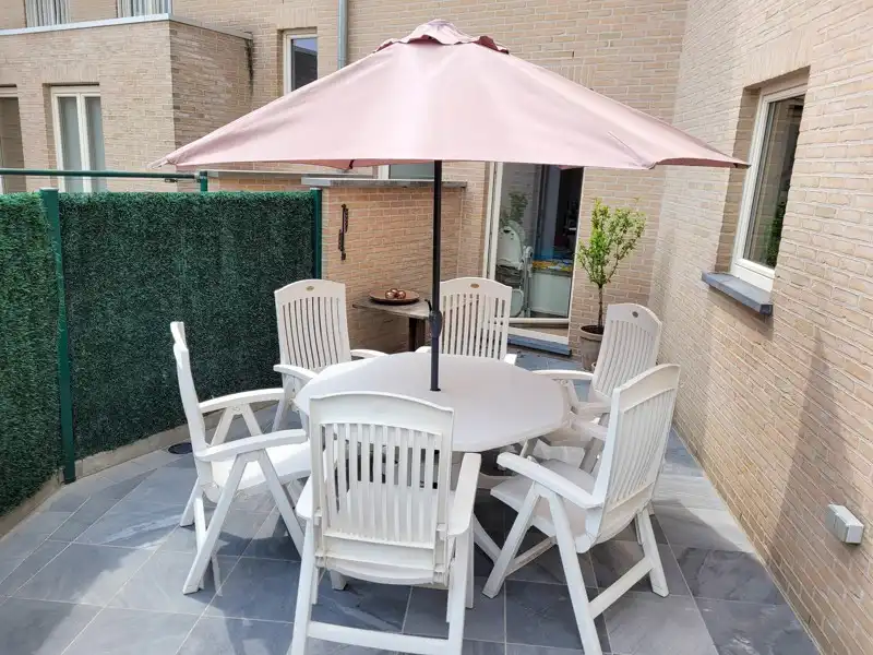 Modern appartement met 2 slaapkamers, terras en garage op centrale ligging te Wakken! foto 13