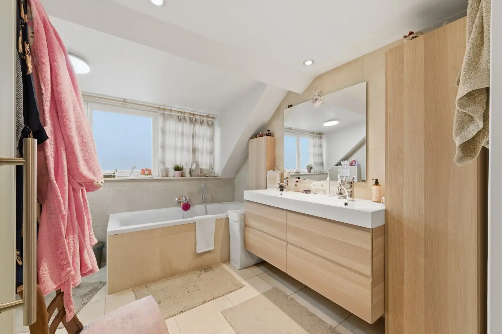 Zeer goed gelegen open bebouwing met 2 zeer ruime slaapkamers, garage en aangelegde tuin met terras foto 18