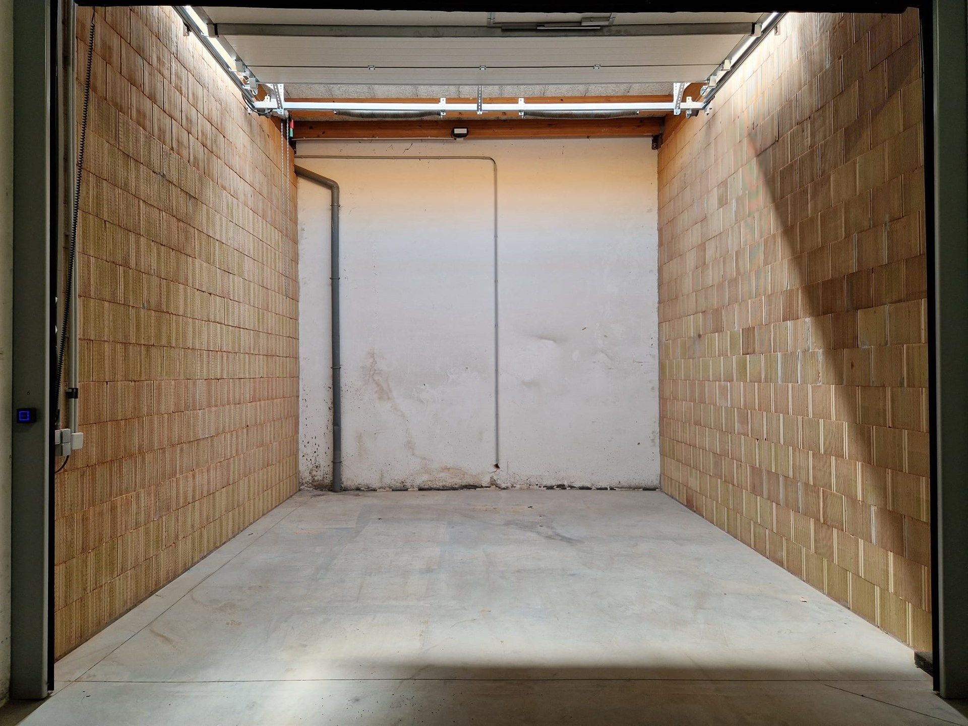 Loods 22 m² met 8m hoogte foto 2