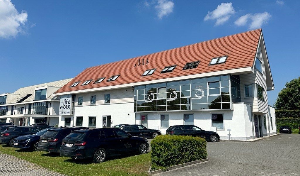 Ingedeelde kantoorruimte te huur in Sint Martens Latem foto {{pictureIndex}}