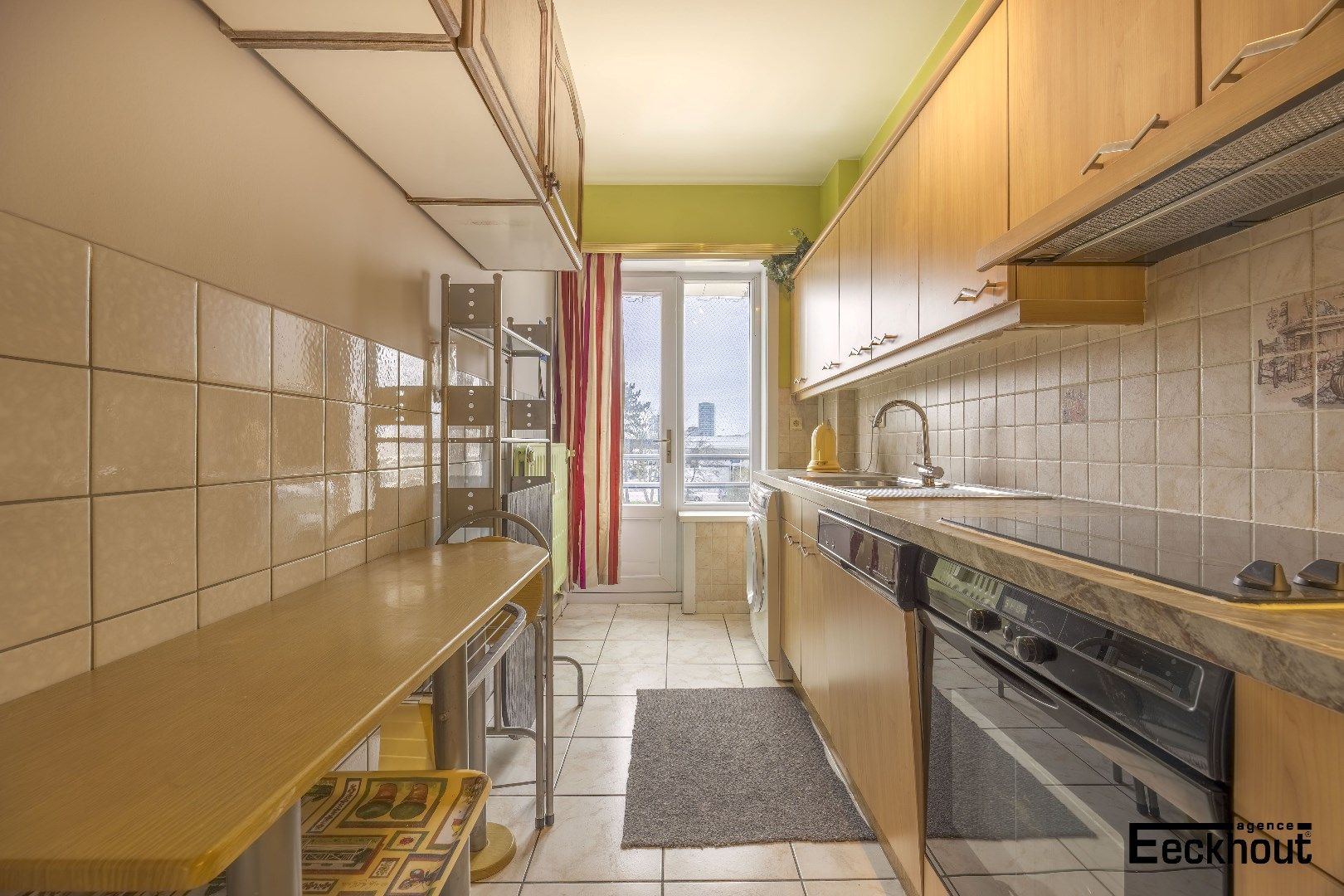 Op te frissen 2-slaapkamerappartement met vrij uitzicht! foto 6