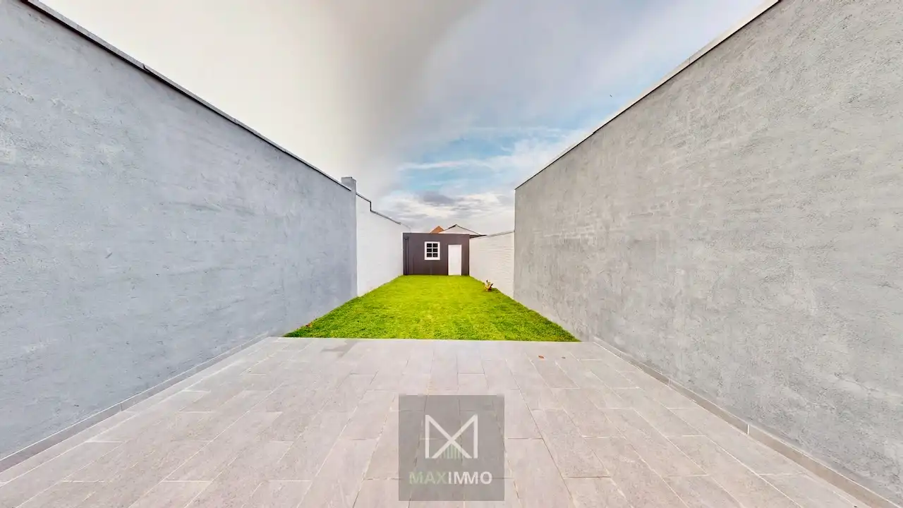 Totaal gerenoveerde woning met garage in het centrum van Lauwe foto 11