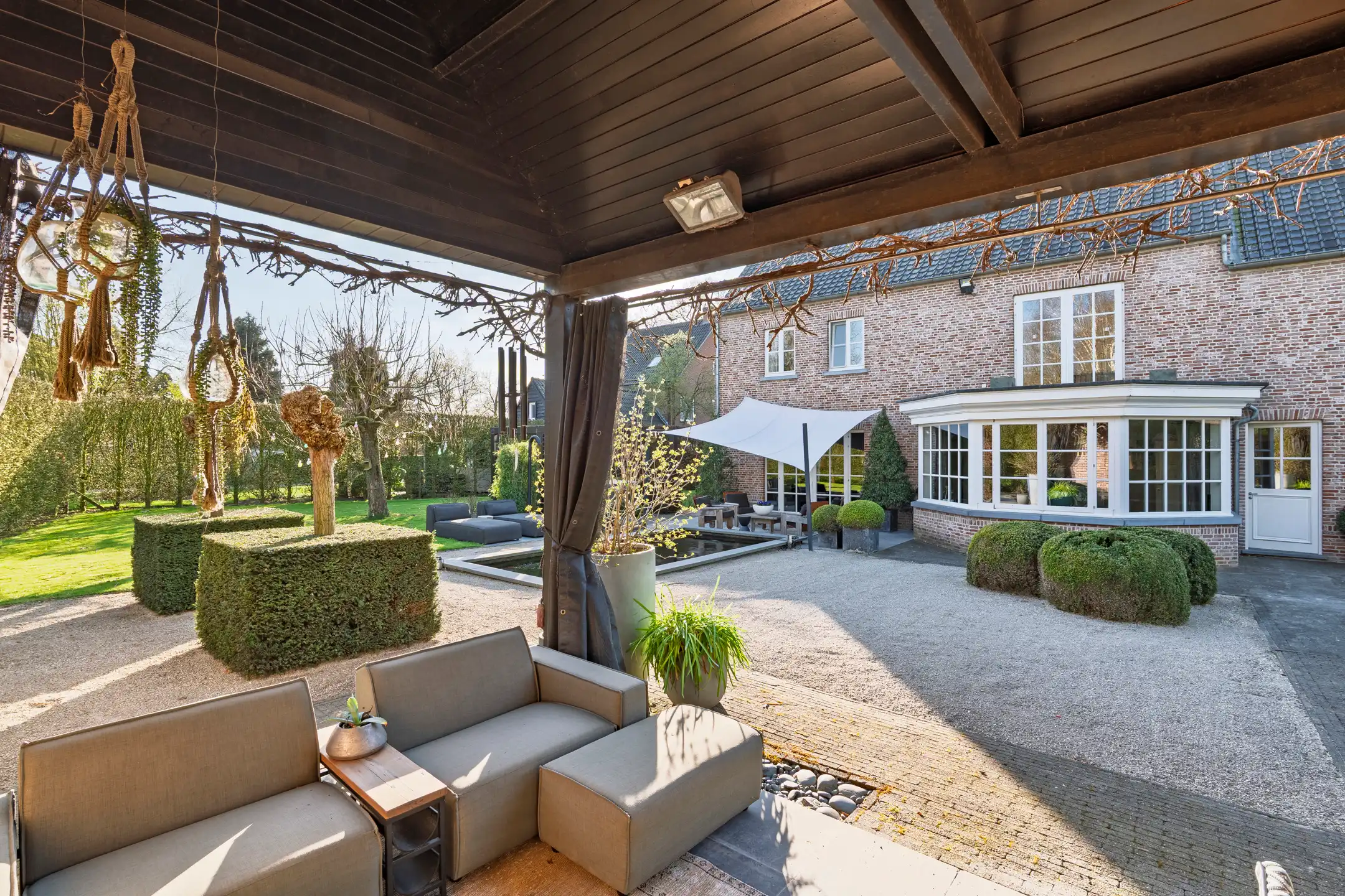 Luxe  villa met een oppervlakte van 475m²  op 1.383m² grond. foto 30