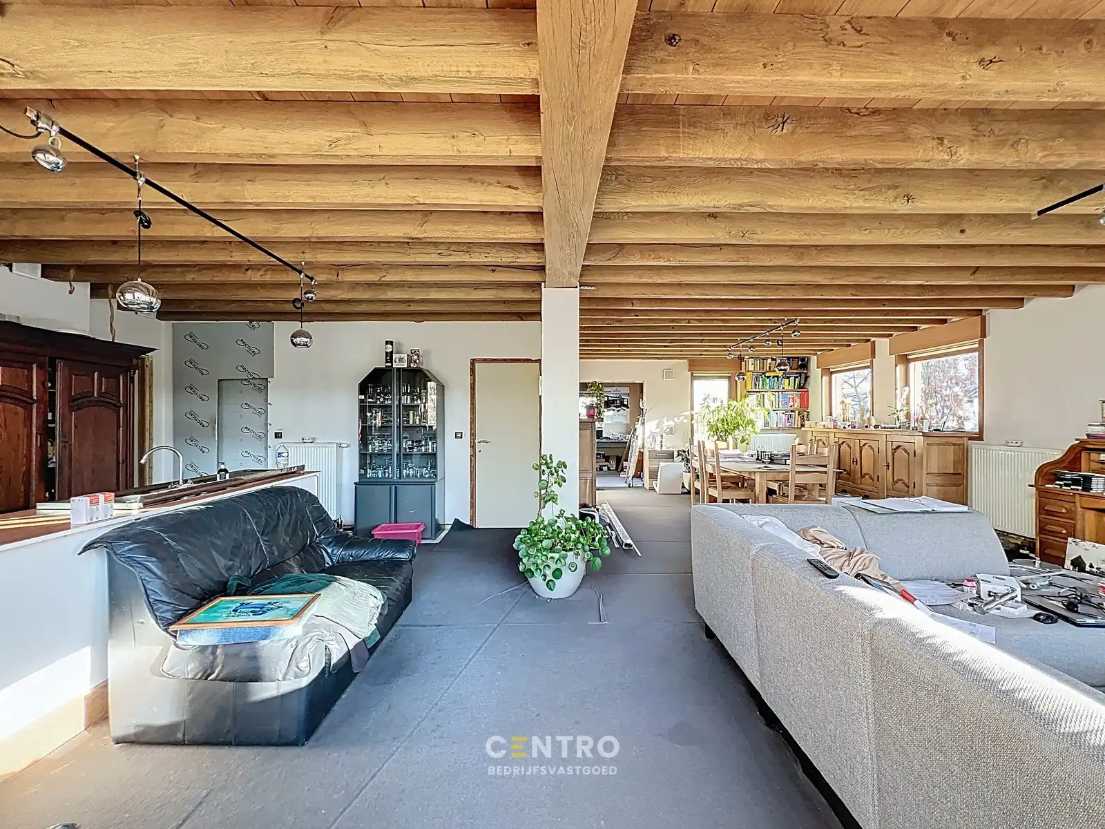 Zeldzame opportuniteit: LOODS/ATELIER 516 m² + ruime ALLEENSTAANDE woning 250 m² op rustig bedrijventerrein vlakbij Roeselare (EPC: A) ! foto 17