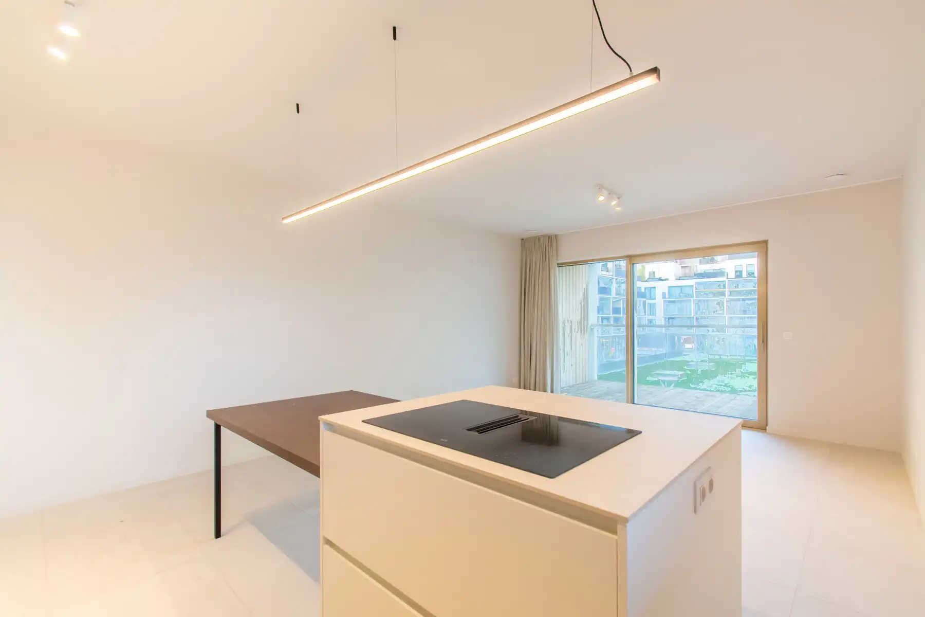 Ongemeubeld 3 slpk app. met mooi terrras foto 3