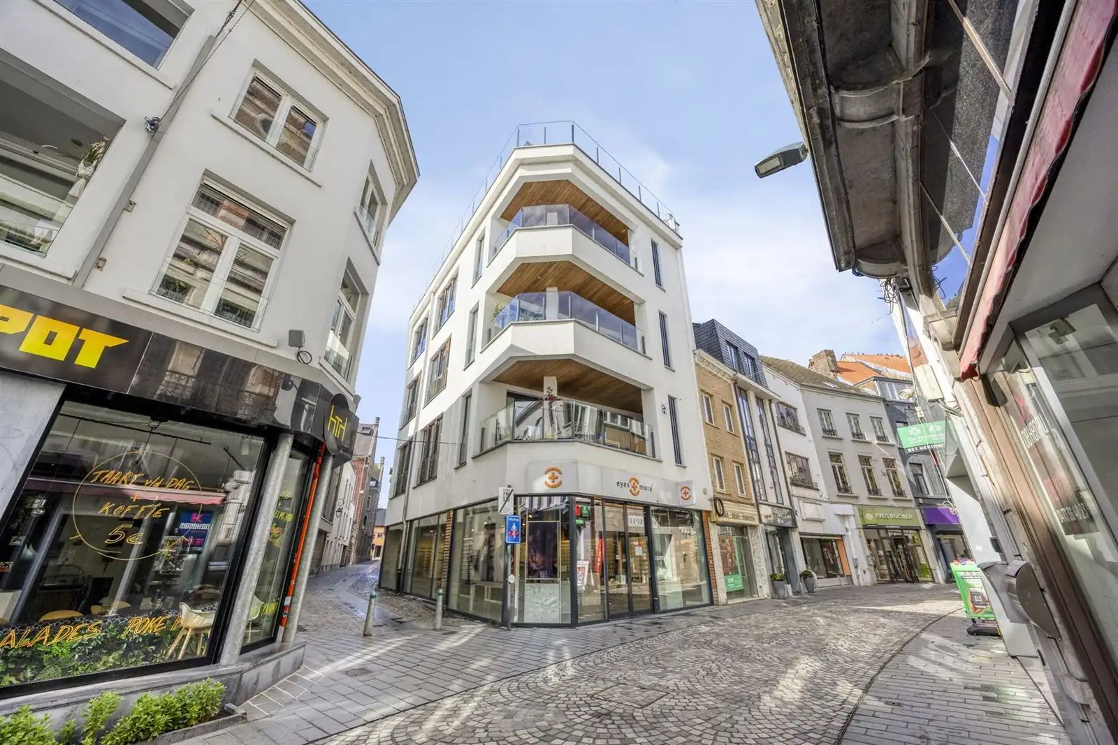 Appartement met 3 slaapkamers en terras  foto 23